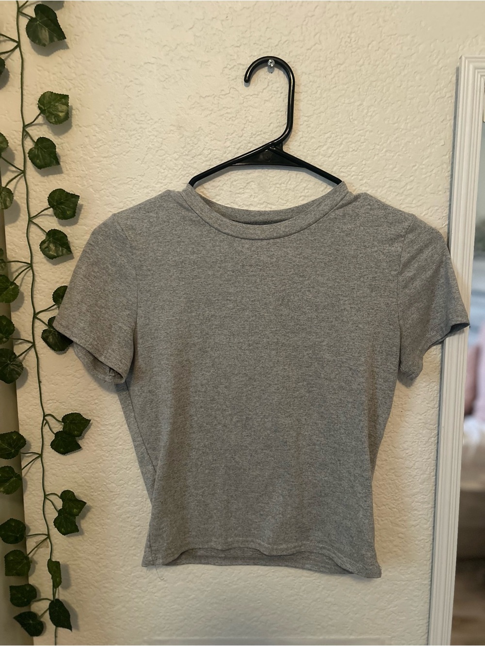 Women's Gray Crewneck Short Sleeve Slim-fit top